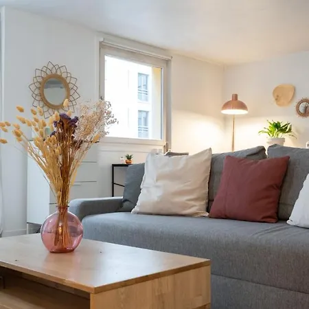Spacious W Private Parking In Old