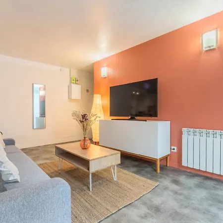 Spacious W Private Parking In Old