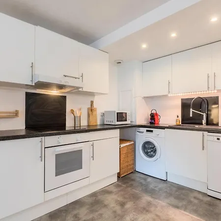 Spacious W Private Parking In Old