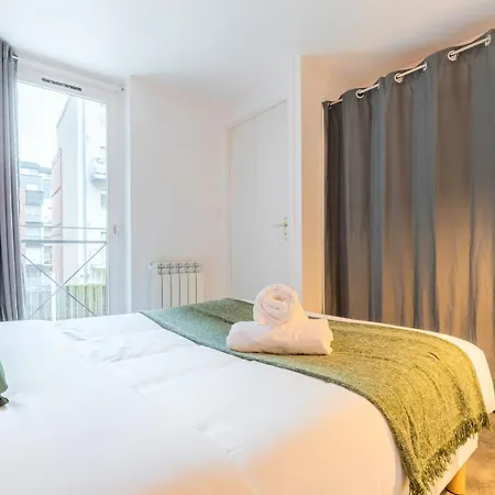 Spacious W Private Parking In Old Apartment *