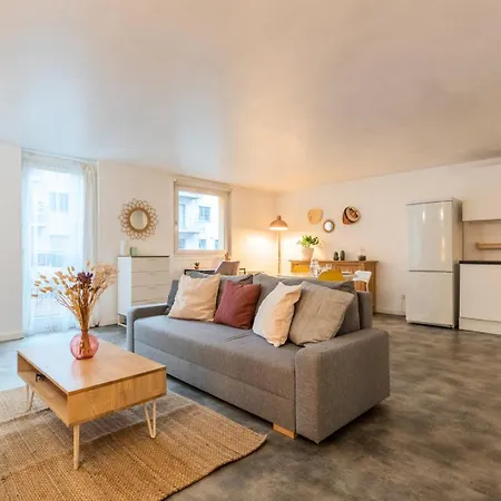 Spacious W Private Parking In Old Apartment *